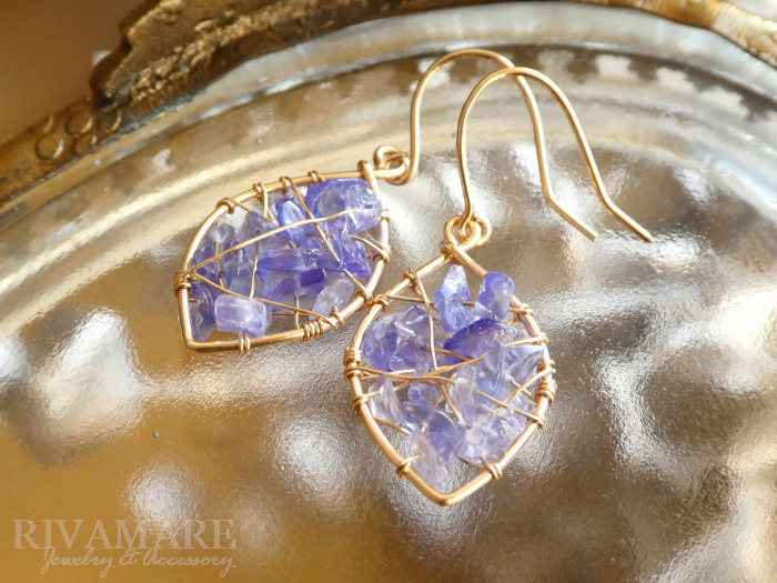 「ブルーパープルのリーフ」タンザナイト ラフチップ 原石 リーフ フープ ピアス