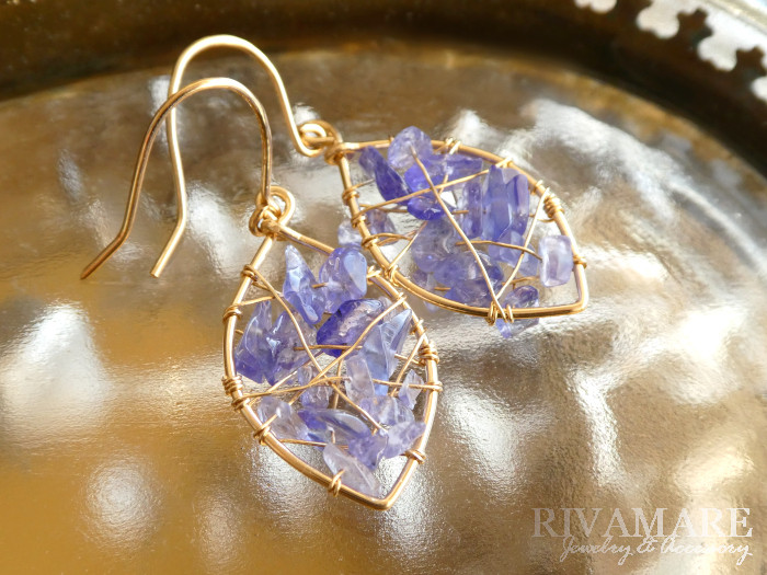 「ブルーパープルのリーフ」タンザナイト ラフチップ 原石 リーフ フープ ピアス