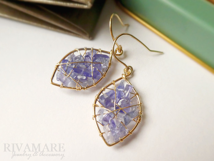 「ブルーパープルのリーフ」タンザナイト ラフチップ 原石 リーフ フープ ピアス