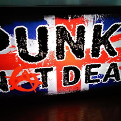 イギリス UK パンクロック PUNKS NOT DEAD サイン 看板 置物 雑貨 LED2wayライトBOX 2枚目の画像