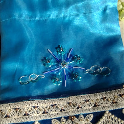 刺繍巾着（オートクチュールビーズ刺繍とインド刺繍リボンの巾着） 2枚目の画像