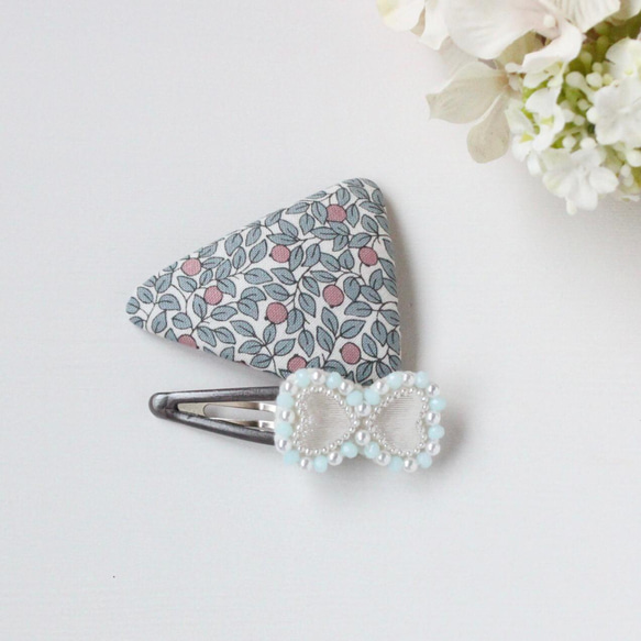 リバティandビーズ刺繍のパッチンピン 2本セット ブルー系 ヘアピン 