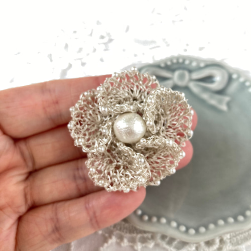 ブローチ 花 シルバー ワイヤーレース パール パールビーズ コットン