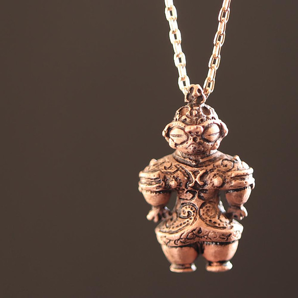 恵比寿田遺跡　豆遮光器土偶 ペンダント　 （659-543/純銅製） 2枚目の画像