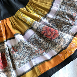 M~L size　唐草と赤い花の布団皮スカート・うぐいす色 4枚目の画像