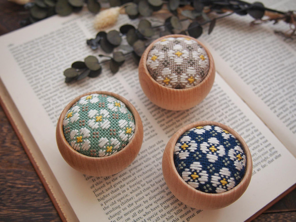 アンティーク キューブピンボックス 小 ピンクッション 硝子の待ち針 アンティーク キューブピンボックス 小 ピンクッション 硝子の