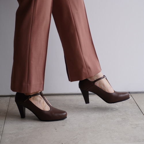 ブラウン ストラップ付き 中ヒールパンプス ストラップシューズ 黒・ブラック・レッドブラウン パンプス 痛くない