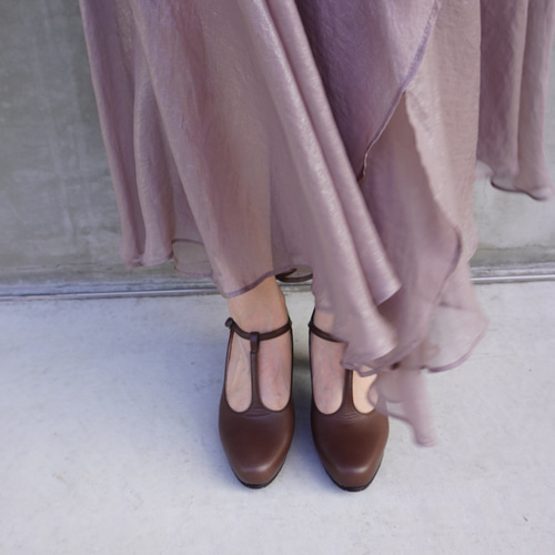 クラシカルな万能Tストラップパンプス ブラック・マロンブラウン21.5