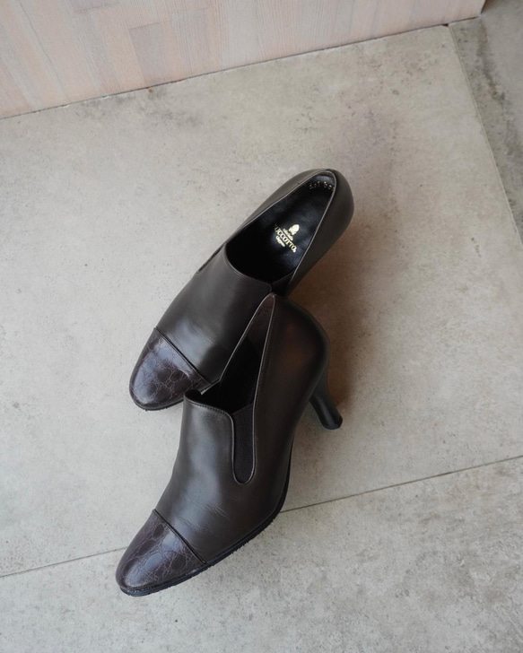 限時特惠！棕灰色真皮鱷魚皮短靴，側邊鬆緊帶設計，完美貼合。 第7張的照片