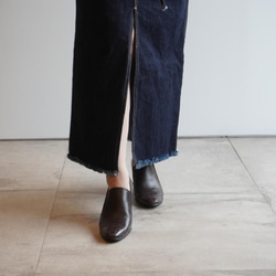 限時特惠！棕灰色真皮鱷魚皮短靴，側邊鬆緊帶設計，完美貼合。 第5張的照片