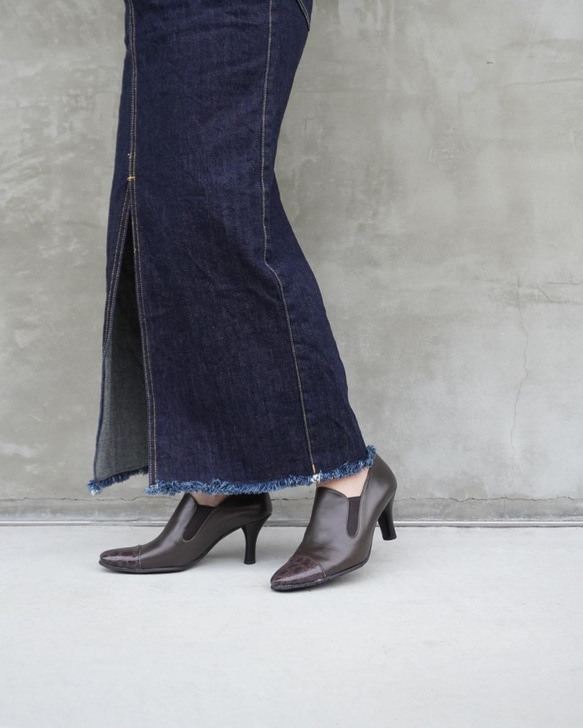 限時特惠！棕灰色真皮鱷魚皮短靴，側邊鬆緊帶設計，完美貼合。 第6張的照片