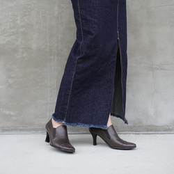 限時特惠！棕灰色真皮鱷魚皮短靴，側邊鬆緊帶設計，完美貼合。 第4張的照片