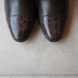 限時特惠！棕灰色真皮鱷魚皮短靴，側邊鬆緊帶設計，完美貼合。 第8張的照片