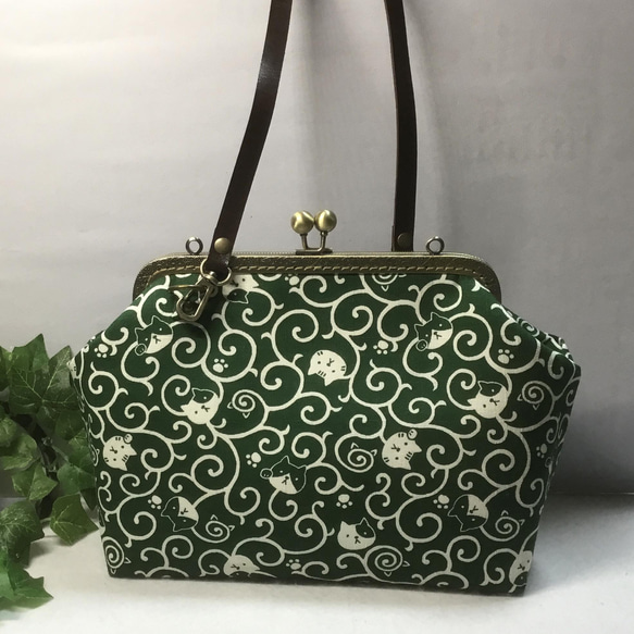 最高の 20.5㎝の口金・がま口バッグ・ショルダーバッグ・唐草模様×猫 財布・ケース・小物入れ