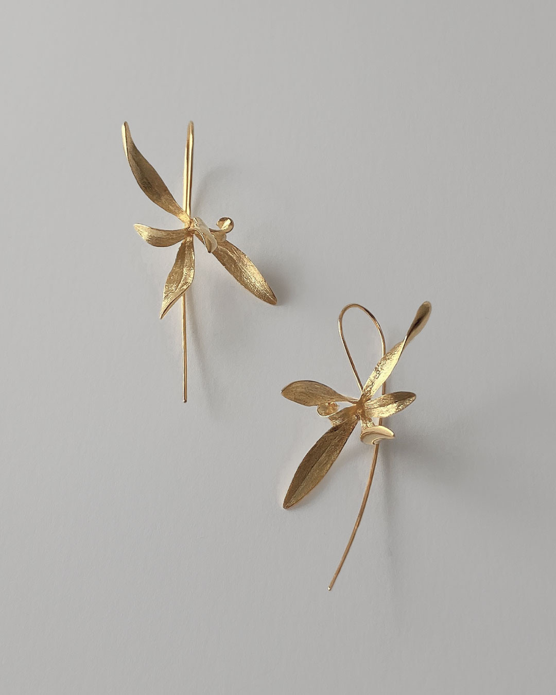 〔K18YGP〕蘭 フックピアス