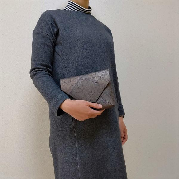 金彩工芸 焼箔黒箔 燻銀箔 真綿箔仕上げ 正絹紬紺地製 「数寄屋袋