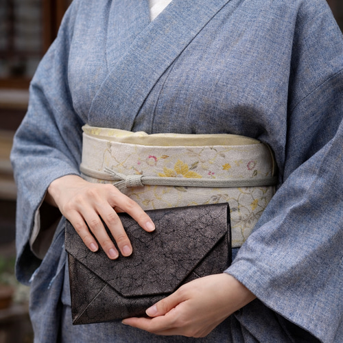 金彩工芸 焼箔黒箔 燻銀箔 真綿箔仕上げ 正絹紬紺地製 「数寄屋袋
