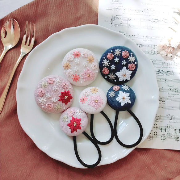 【親子でお揃い】刺繍ブローチ&ヘアゴム『ポインセチア』 2枚目の画像