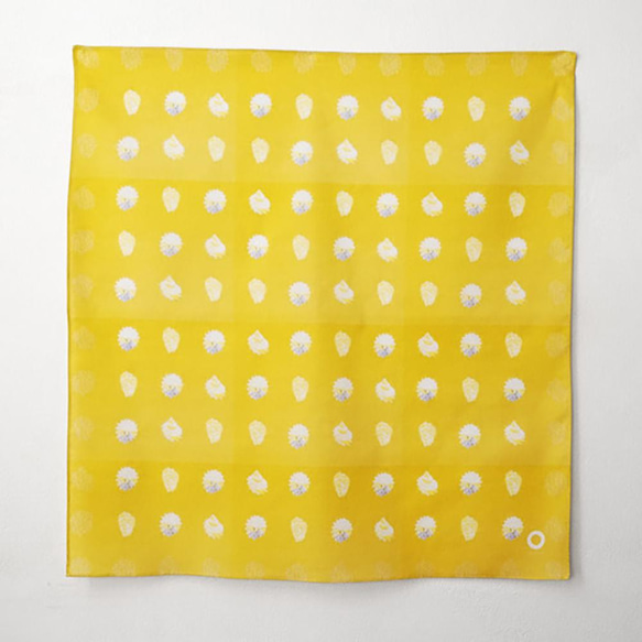 《自由包裹》讓人想起大海的陽光圖案的手帕頭巾/圍巾/黃色【貝殼】 第5張的照片