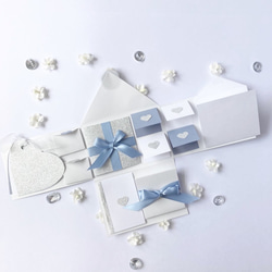 ✳︎くすみカラー✳︎組み立ていらず✳︎パーツつき　レター型  サプライズボックス　青×白×シルバー 1枚目の画像