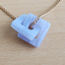 ☆ちょっと不思議な天然石のアクセサリー（ブルーレースアゲートのペンダントトップ）　Dear Friend® 6枚目の画像