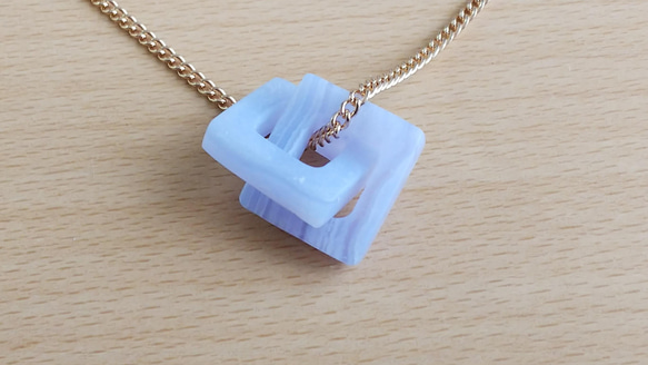 ☆ちょっと不思議な天然石のアクセサリー（ブルーレースアゲートのペンダントトップ）　Dear Friend® 6枚目の画像