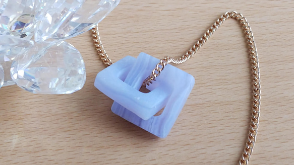 ☆ちょっと不思議な天然石のアクセサリー（ブルーレースアゲートのペンダントトップ）　Dear Friend® 4枚目の画像