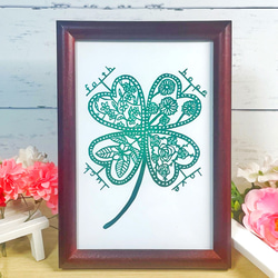 切り絵 幸せな四つ葉のクローバー 緑 【額つき】 名前・文字入れ