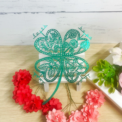 切り絵 幸せな四つ葉のクローバー 緑 【額つき】 名前・文字入れ