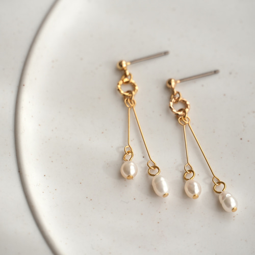 シンプル 小粒淡水パールピアス／イヤリング（GD）| 上品 透明感