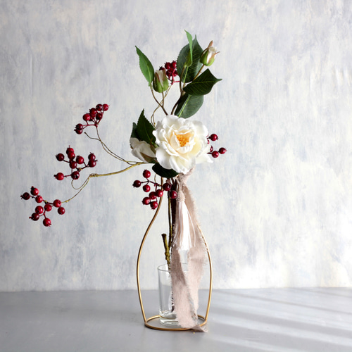 レッドベリーの木と白椿】｜アーティフィシャルフラワー 花瓶