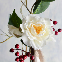 【レッドベリーの木と白椿】｜アーティフィシャルフラワー 花瓶アレンジ| 冬｜ギフト・インテリア雑貨 8枚目の画像