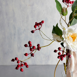 【レッドベリーの木と白椿】｜アーティフィシャルフラワー 花瓶アレンジ| 冬｜ギフト・インテリア雑貨 2枚目の画像