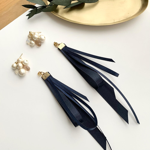 コットンパールとサテンリボンキャッチのピアス、イヤリング ピアス