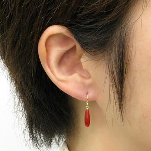 送料無料☆上品・血赤珊瑚ドロップピアスK18♪ 還暦のお祝いにも 送料無料☆上品・血赤珊瑚ドロップピアスK18♪ 還暦のお祝いにも