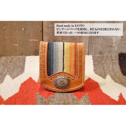【二つ折り財布】ビンテージのラグとビンテージのコンチョを使用 2枚目の画像