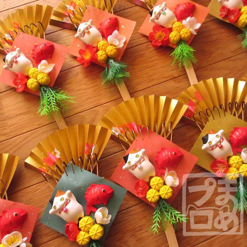 ジト目両手あげ招き猫の熊手（大）【華】縁起物 立体・オブジェ まめ