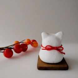 素焼きの“福猫だるま”(白） 3枚目の画像