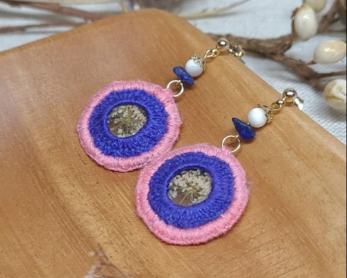 天然石】押し花ミラー刺繍のピアス ラピスラズリとマザーオブパール