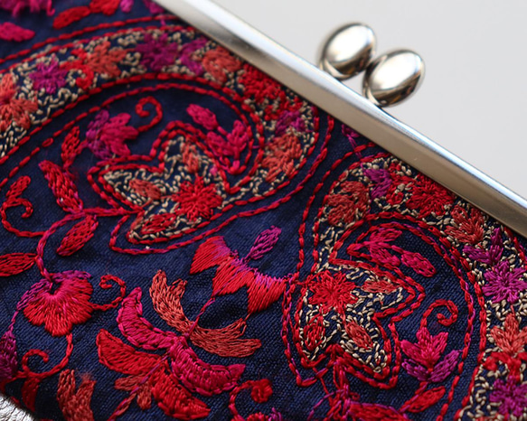 indian  embroidery のポーチ　　Navy  paisley 2枚目の画像