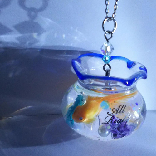 ガラス不使用】ストラップ↔ネックレスへ変更可 立体ミニチュア金魚鉢