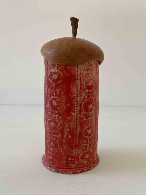 細筒型・赤・印華紋蓋物 3枚目の画像