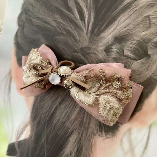インド刺繍リボン くすみピンク ボタン スエード紐 ヘアクリップ 