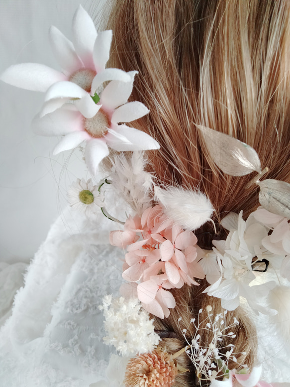 白い小さな小花とピンクのヘッドドレス　プリザーブドフラワー 　ドライフラワー　マーガレット　フランネルフラワー　 10枚目の画像