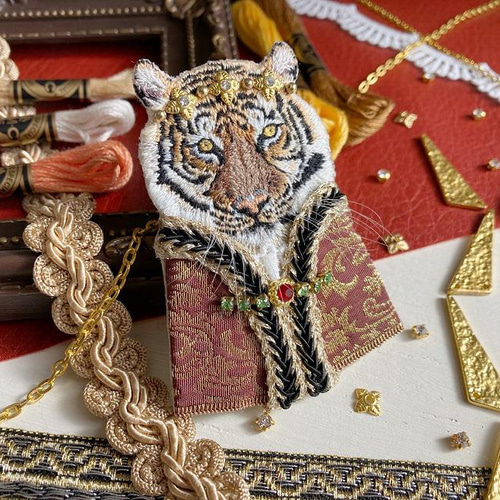 刺繍ブローチ　専用商品 高貴な動物刺繍ブローチ13【トラ】 ブローチ ななつき刺繍 通販