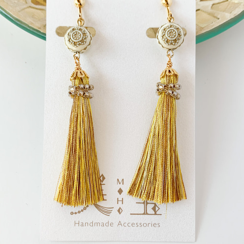 再販】黄色のエスニック調のタッセルピアス/イヤリング ピアス（フック