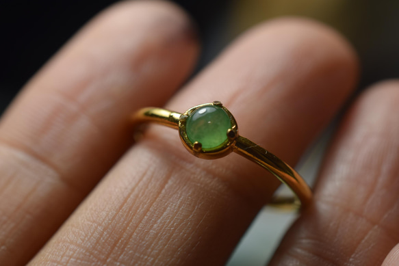D158 一点物 ミャンマー産 天然 緑 A貨 本翡翠 硬玉 蝶々リング 指輪 フリーサイズ 銅 金属アレルギー対応 5枚目の画像
