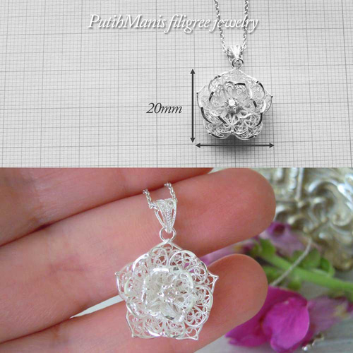 蓮の花のネックレス(M1)｜CZ一粒石を入れた大きめ蓮の花のチャーム