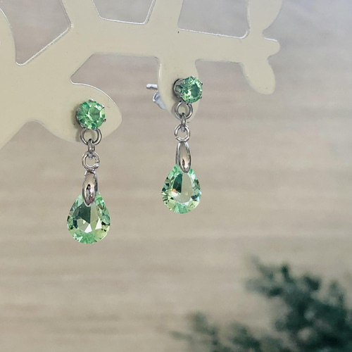 ピアス　両耳　K18 ペリドット　しずく　ドロップ 18金 ペリドット 雫ピアス 18k K18 フックピアス (両耳用1ペア