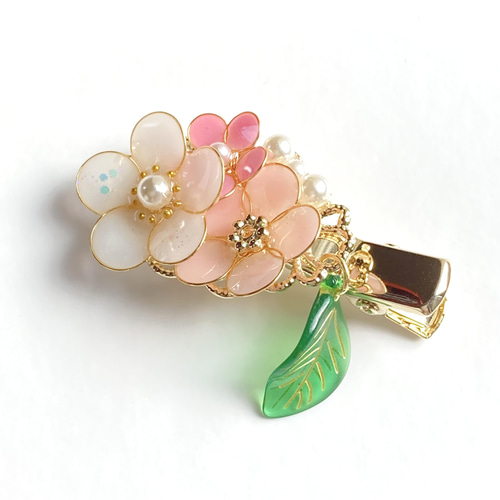 梅の花のヘアクリップ 【春色新作2022】 冬 白 ピンク ヘア